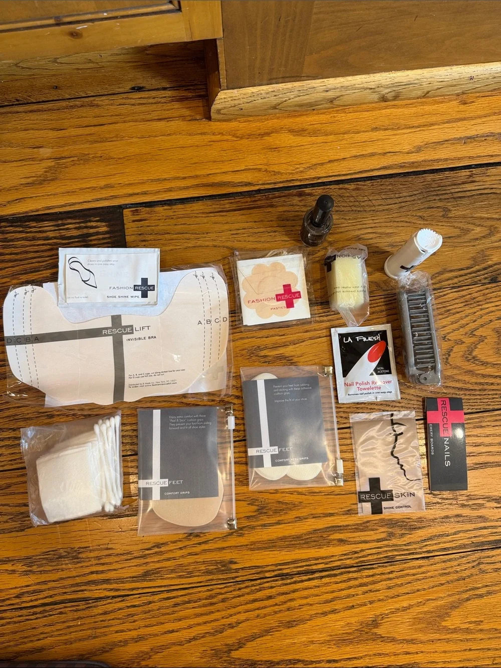 FASHION RESCUE PINK AND GRAY TRAVEL KIT WITH HANGAR AND FILLED ZIPPERED CASES - Picture 5 of 14